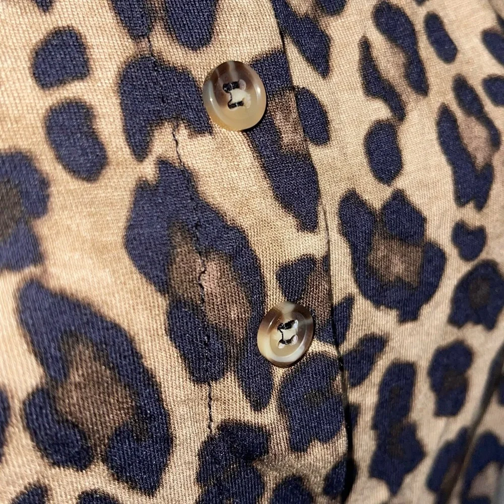 H & M Crop Top ends at waist Size Small wear on or off the shoulders - Picture 5 of 9